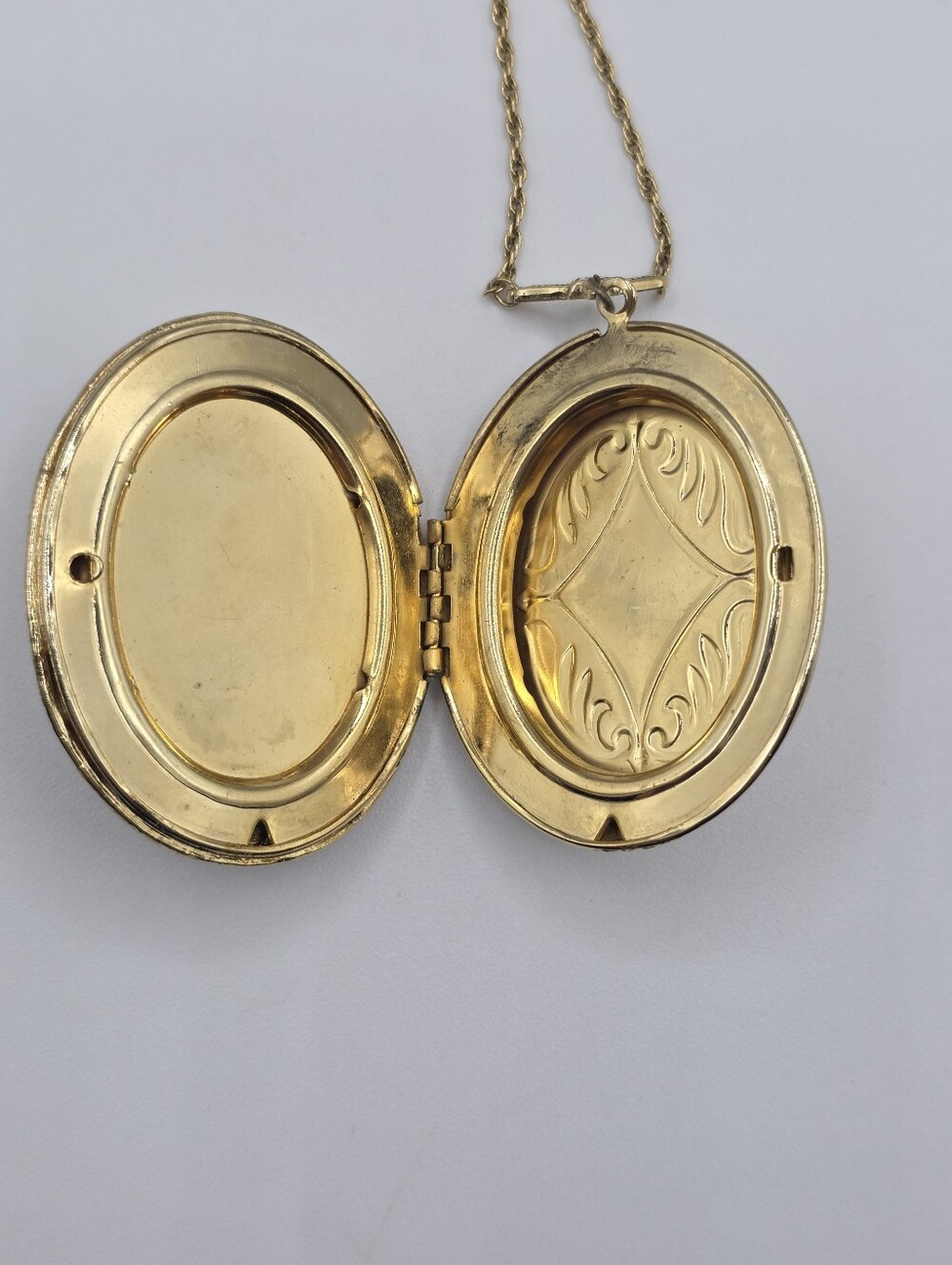 1928 Floral Locket Gold Tone Long Chain - Picture 6 of 11